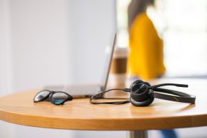 POLY Auriculares Voyager 4320 USB-A con certificación para Microsoft Teams + llave BT700