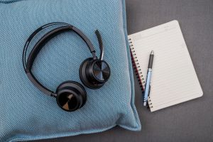 POLY Auriculares Voyager Focus 2 USB-C-C + adaptador USB-C/A
