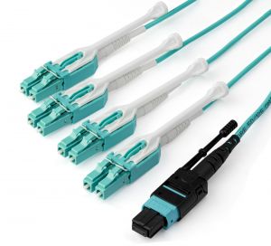 StarTech.com MPO8LCPL3M cable de fibra optica 3 m MPO/MTP 8x LC OM3 Color aguamarina